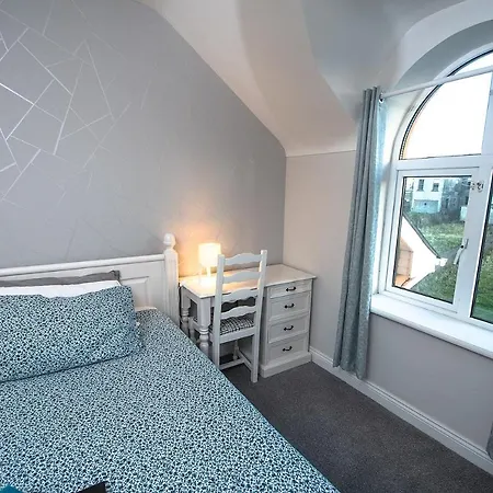 Red Hugh's Hideout - Luxury 2 Bedroom Penthouse With Beach Views *