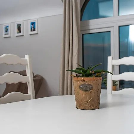 Red Hugh's Hideout - Luxury 2 Bedroom Penthouse With Beach Views Lejlighed
